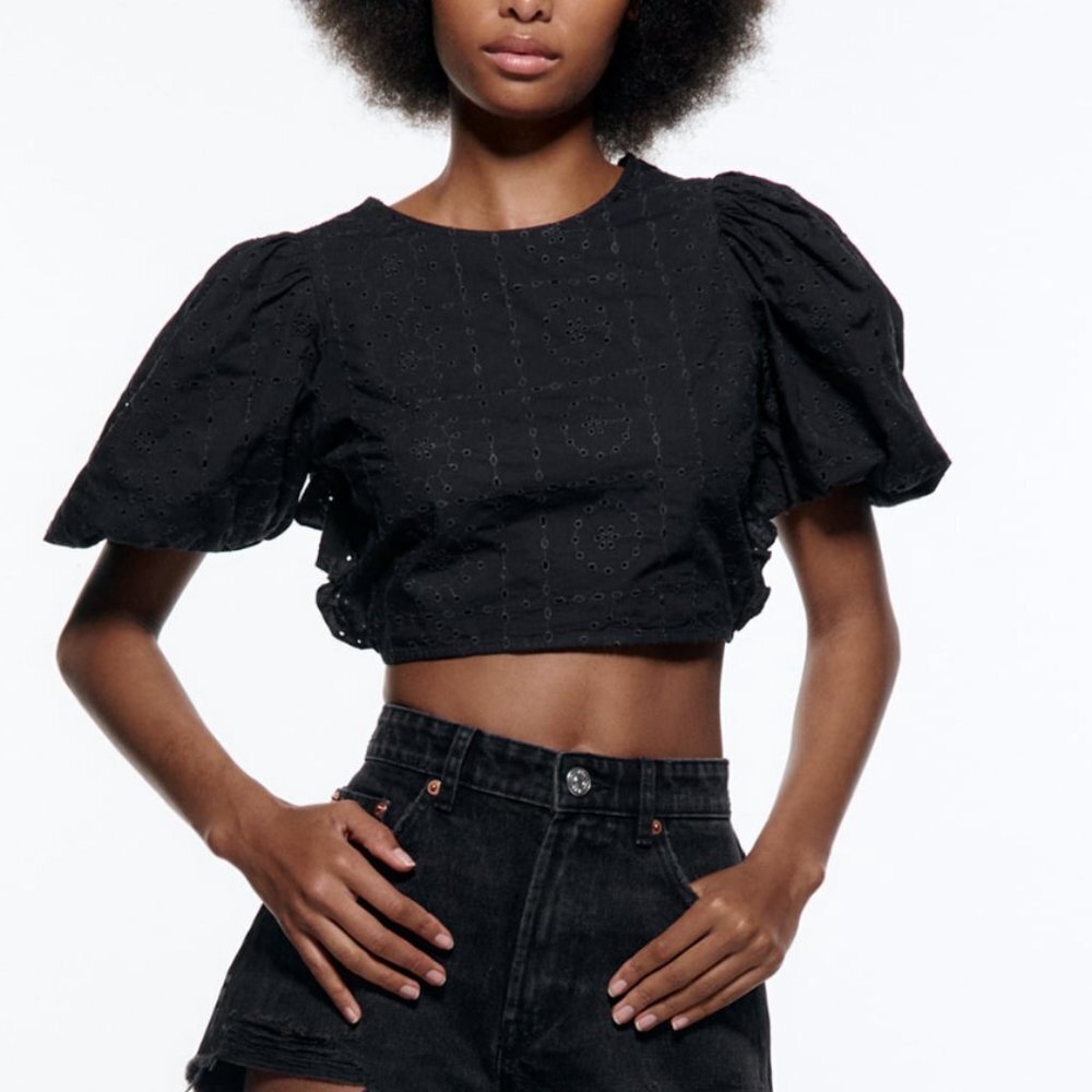 ZARA EMBROIDERED EYELET CROP TOP BLACK SIZE SMALL